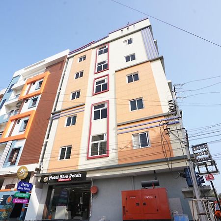 Hotel Blue Petals Shamshabad Exterior photo