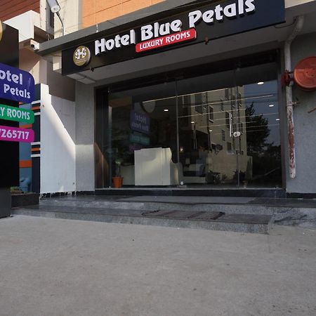 Hotel Blue Petals Shamshabad Exterior photo