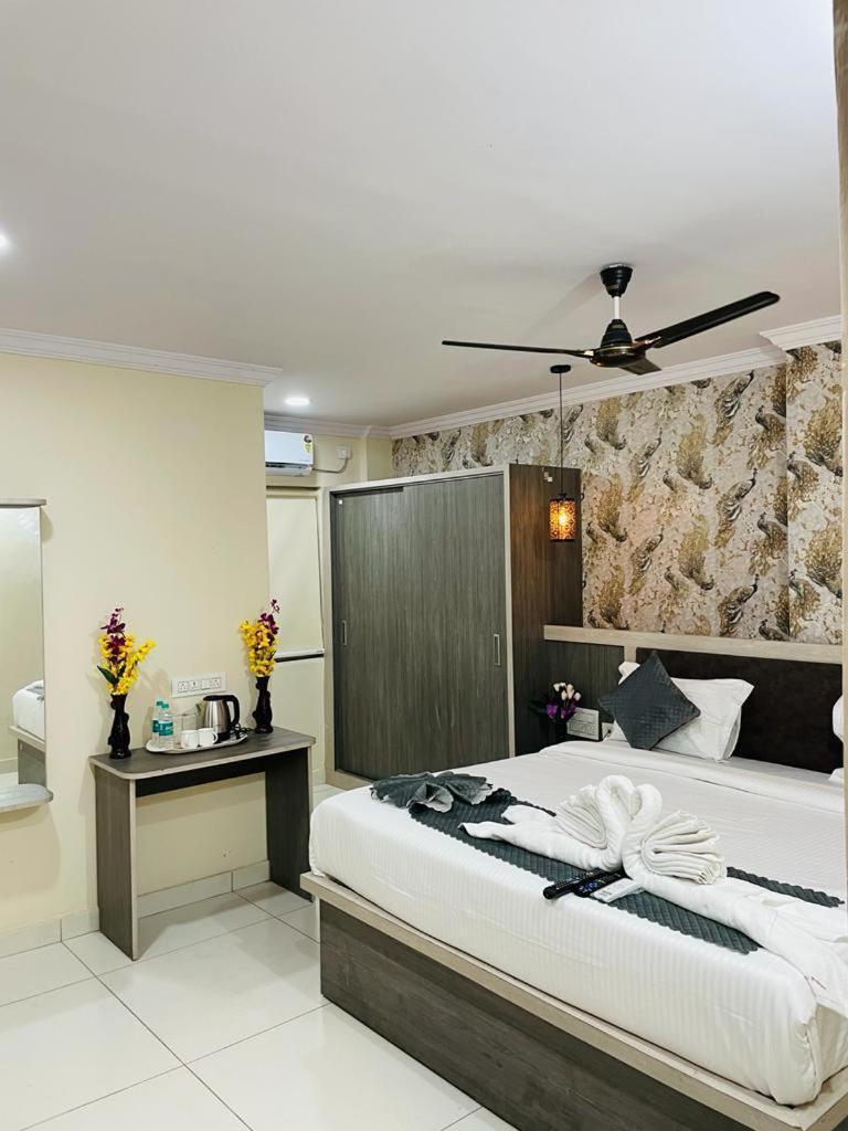 Hotel Blue Petals Shamshabad Exterior photo