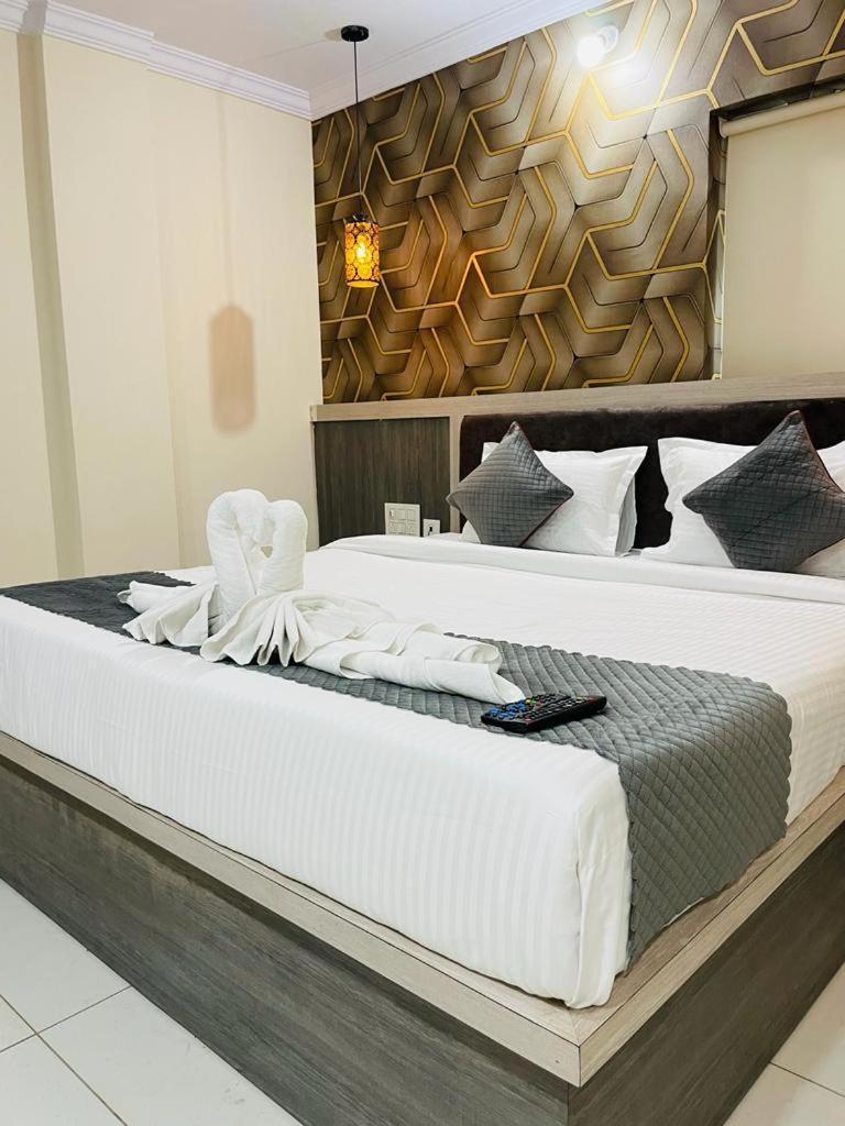 Hotel Blue Petals Shamshabad Exterior photo