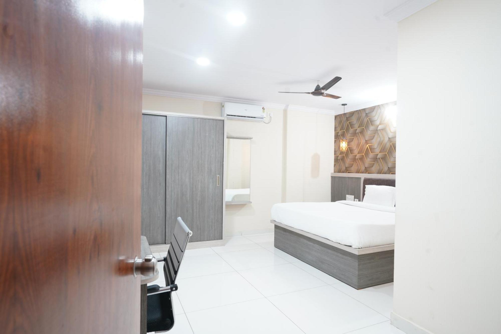 Hotel Blue Petals Shamshabad Exterior photo