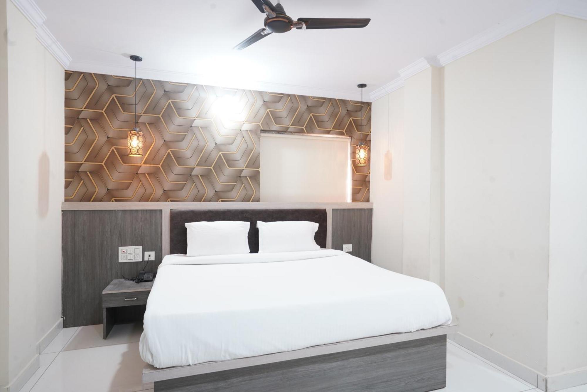 Hotel Blue Petals Shamshabad Exterior photo