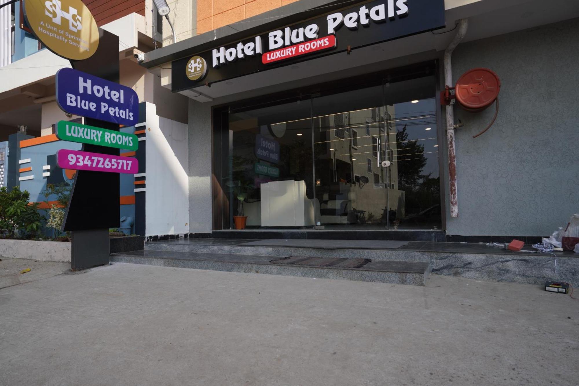 Hotel Blue Petals Shamshabad Exterior photo
