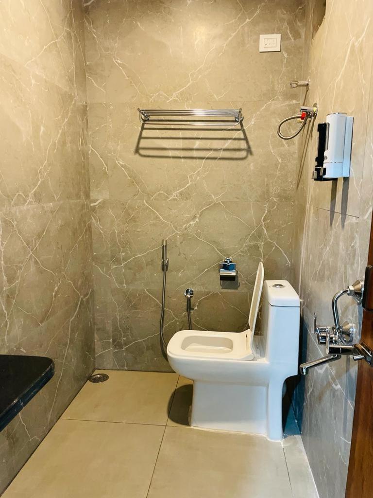 Hotel Blue Petals Shamshabad Exterior photo